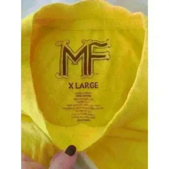 Power Rangers T-Shirt Men's XL Extra Large Yellow Mighty Morphin Short Sleeve - Picture 6 of 7